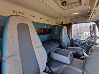 Volvo 330 4x2 - Carrier MT 18 Frigo - Loadlift - Full air - Sleepercab - Image 21