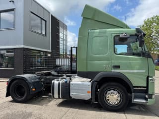 Volvo 4X2 - DIESEL & LNG GAS - Image 4