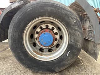 Renault 4x2 TRACTOR (MECHANICAL PUMP & INJECTORS / ZF MANUAL GEARBOX / REDUCTIONS AXLE) - Image 6