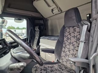 Scania R410 Highline 6x2 - Curtain sider - Retarder - Night clima - Forklift connection - Image 13