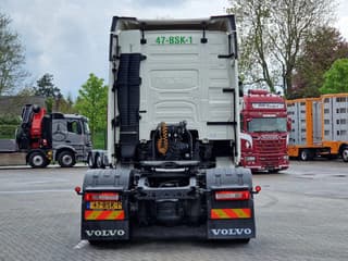 Volvo 13.540 Globetrotter 4x2 - Custom exterior - I parkcool - Navi - APK/TUV: 27-02-2026 - Image 6