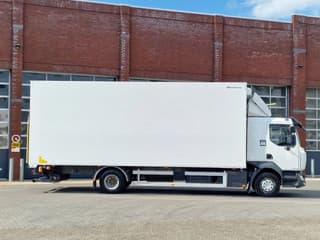 Renault 250 4x2 Box with side doors - Zepro loadlift - Euro 6 - Low KM - Sleepercab - Image 12