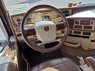 Volvo 13.540 Lowroof 6x2 - Show truck - Custom interior - Full air suspension - I parkcool - VEB+ - Image 22