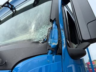 Mercedes-Benz Actros 1842L Bigspace Koffer / Retarder / Kleine Unfall / Fahrbereit / Holland Truck - Image 2