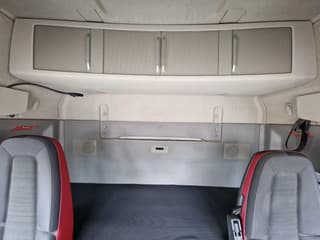 Volvo 13.460 Globetrotter 4x2 - PTO/Hydraulic - 2x tank - Fridge - Full spoiler - Image 18