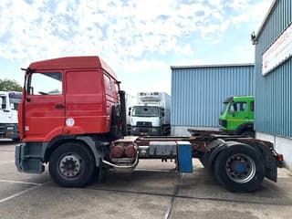 Renault 4x2 TRACTOR (MECHANICAL PUMP & INJECTORS / ZF MANUAL GEARBOX / REDUCTIONS AXLE) - Image 5