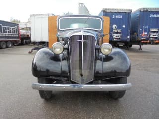 Chevrolet 1 1/2 TON FLATBED - Image 2