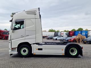 Volvo 13.540 Globetrotter 4x2 - Custom exterior - I parkcool - Navi - APK/TUV: 27-02-2026 - Image 4