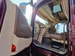 Volvo 13.540 Lowroof 6x2 - Show truck - Custom interior - Full air suspension - I parkcool - VEB+ - Image 9