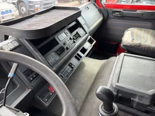 Renault 4x2 TRACTOR (MECHANICAL PUMP & INJECTORS / ZF MANUAL GEARBOX / REDUCTIONS AXLE) - Image 10