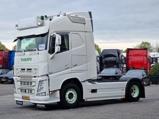 Volvo 13.540 Globetrotter 4x2 - Custom exterior - I parkcool - Navi - APK/TUV: 27-02-2026 - Image 3