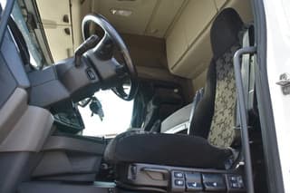 Scania R520 V8 NGS 4x2 - RETARDER - 523 TKM - PARK. AIRCO - ACC - NAVI - 2 x FUEL TANKS - LED LIGHTS - - Image 4