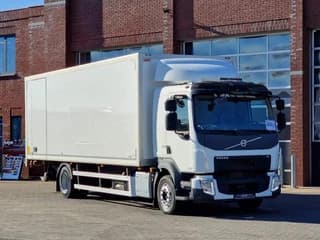 Volvo 4x2 Box truck, loading lift, 12T - Thumbnail 1