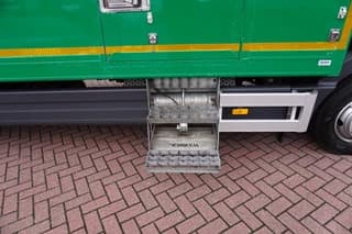 Mercedes-Benz 1018L 4x2 Bakwagen met laadklep Automaat - Image 8