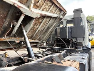 Mercedes-Benz K V8 4x2 FULL STEEL KIPPER (ZF16 MANUAL GEARBOX / FULL STEEL SUSPENSION / REDUCTION AXLE / P.T.O.) - Image 11