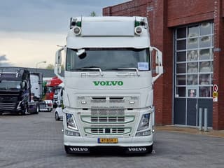 Volvo 13.540 Globetrotter 4x2 - Custom exterior - I parkcool - Navi - APK/TUV: 27-02-2026 - Image 2