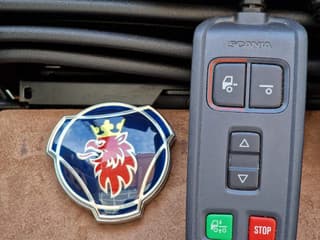 Scania R580 V8 Topline 4x2 - Full spec - Custom interior - Retarder - Night clima - Full air - Navi - Image 13