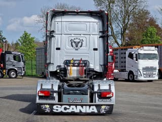 Scania R580 V8 Topline 4x2 - Full spec - Custom interior - Retarder - Night clima - Full air - Navi - Image 6