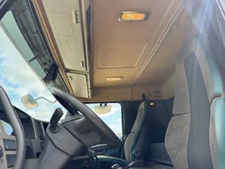 Volvo 4X2 - DIESEL & LNG GAS - Image 11