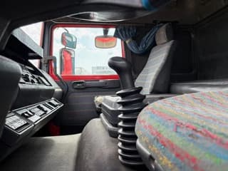 Renault 4x2 TRACTOR (MECHANICAL PUMP & INJECTORS / ZF MANUAL GEARBOX / REDUCTIONS AXLE) - Image 9