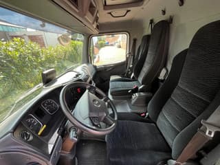 Mercedes-Benz 916 - Image 19