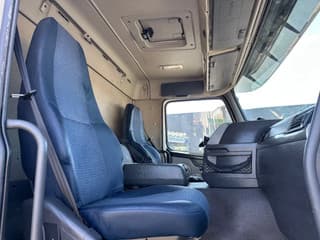 Volvo FM 8x4 / Euro 5 / steel suspension - Image 6