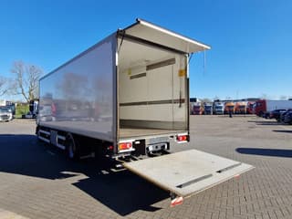 Volvo 4x2 Box truck, loading lift, 12T - Image 6