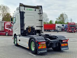 Volvo 13.540 Globetrotter 4x2 - Custom exterior - I parkcool - Navi - APK/TUV: 27-02-2026 - Image 5