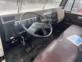 International 4x2 210HP + TEUPEN hyLIFT - Image 18