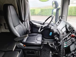 Scania T164-580 V8 Topline 4x2 - Original Torpedo/Hauber - Retarder - 4.70 WB - PTO/Hydraulic - Light bar - Leather seats - Image 17