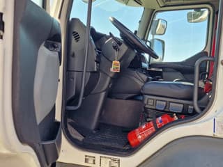 Renault 12.250 4x2 - Box - Loadlift 1.500 KG - A/C - Euro 6 - Automatic - Camera system - Image 14