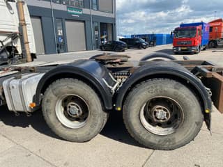 Volvo FM 6x4 / Hooklift and Tractor / Hub Reduction - Image 13