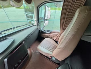 Volvo GLOBETROTTER 6X2 701.000 KM SUPER CONDITION NL TRUCK - Image 10
