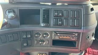 Volvo 440 - Image 16