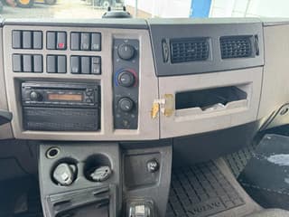 Volvo 4X2 EURO 6 + FASSI MICRO M25A.12 - Image 23