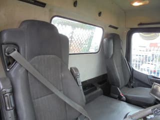 Mercedes-Benz 4X2 - Image 17