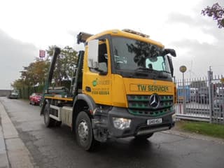 Mercedes-Benz 4X2 - Image 3