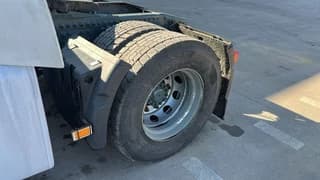 Volvo 400 - Image 10