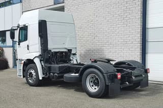 Volkswagen Tractor Head - Image 2