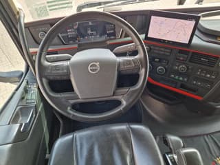 Volvo 13.540 Globetrotterl XL 6x4 - Royal - Retarder - Full air - 3.40 WB - Low KM - Image 17
