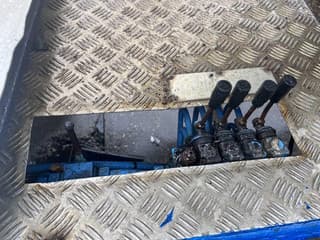 International 4x2 210HP + TEUPEN hyLIFT - Image 13
