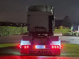 Scania R143-500 V8 4x2 Streamline - Retarder - Leather - Alloy wheels - Custom Bumper - Airhorns - Lightbar - Image 43