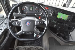 Scania R450 NGS 4x2 - ADR FL - RETARDER - 767 TKM - PTO - PARK. AIRCO - 4 POINT AIR SUSPENSION - ALCOA'S - LED LIGHTS - - Image 6