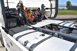 Scania R520 V8 NGS 4x2 - RETARDER - 504 TKM - PARK. AIRCO - ACC - NAVI - 2 x FUEL TANKS - LED LIGHTS - - Image 8