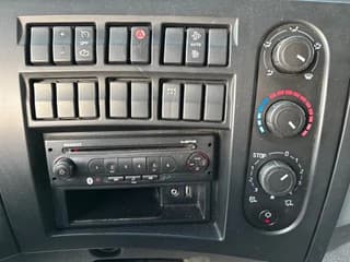 Renault D D320 SLEEPERCAB 4x2 LAMBERET / THERMOKING (EURO 6 / RETARDER / AUTOMATIC GEARBOX / AIRCONDITIONING) - Image 17