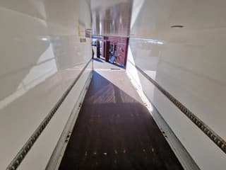 Volvo 4x2 Box truck, loading lift, 12T - Image 32