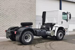 Volkswagen Tractor Head (4 units) - Image 5