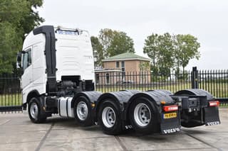 Volvo 500 Globe 8x2/4 - 147 TKM - PARK. AIRCO - 10 TONS FRONT AXLE - LEATHER SEATS - PTO - LED LIGHTS - TOP CONDITION - - Image 3