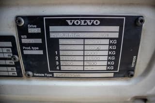 Volvo FM330-6x2-10 pneus/tires-intarder - Image 15