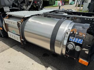 Volvo 4X2 - DIESEL & LNG GAS - Image 10
